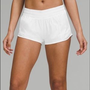 Lululemon Hotty Hot Low-Rised Lined Shorts 2,5”